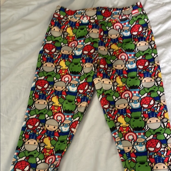 Marvel leggings from Disney size m women . Looks new only worn 3 times . - Picture 1 of 1